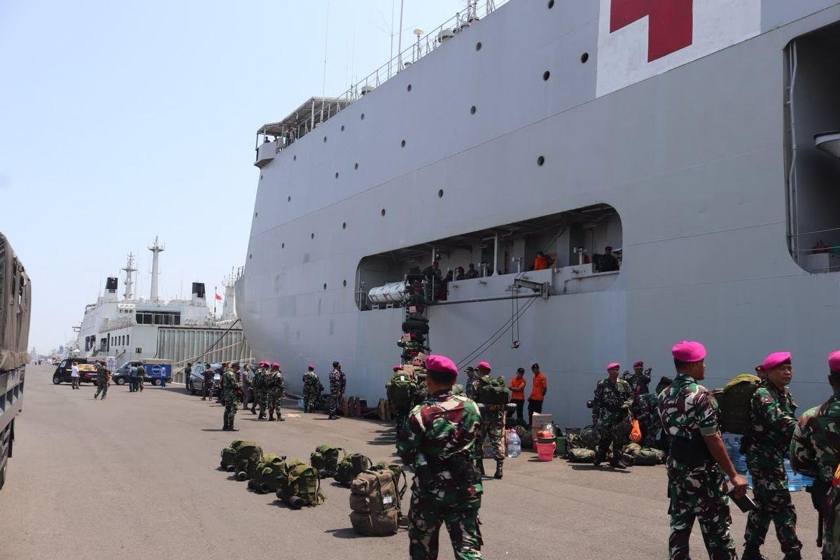 217 Marinir Dikerahkan ke NTT Pakai KRI Soeharso, Bawa Alat Berat dan 3 Ton Bantuan